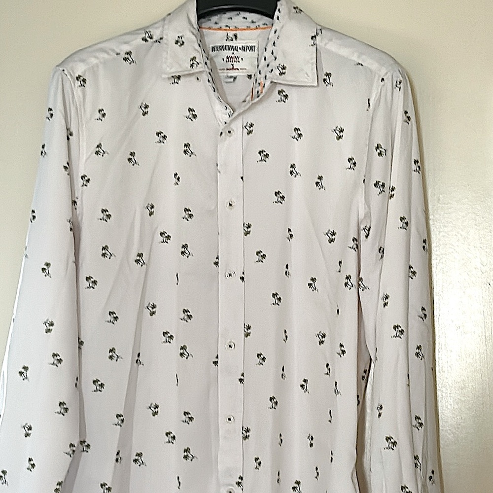 NWOT.  International Report: 4 Way Stretch white dress shirt w/ palm tree design